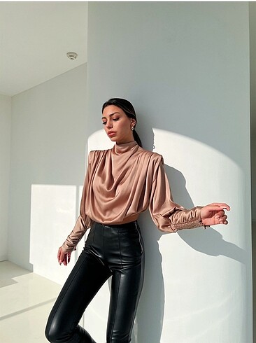 Zara Çok şık vatkalı bluz