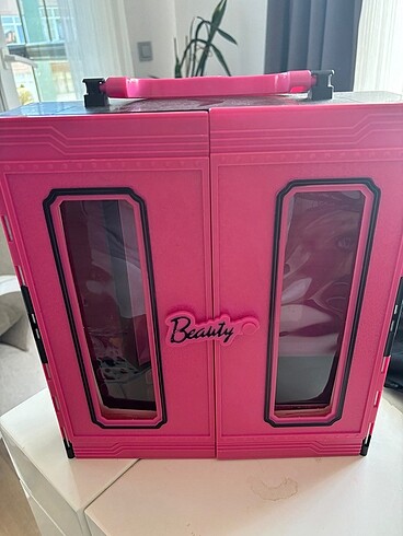 Barbie dolap