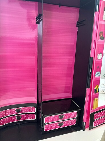  Beden Barbie dolap