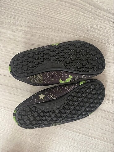 26 Beden LC Waikiki erkek çocuk deniz patiği