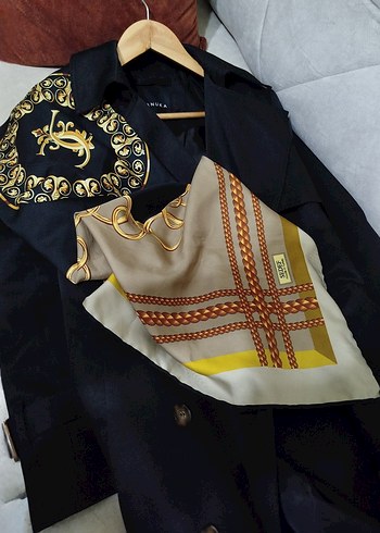 Parlak Altın Renkli İpek Görünümlü Kadın eşarp - Görsel 3