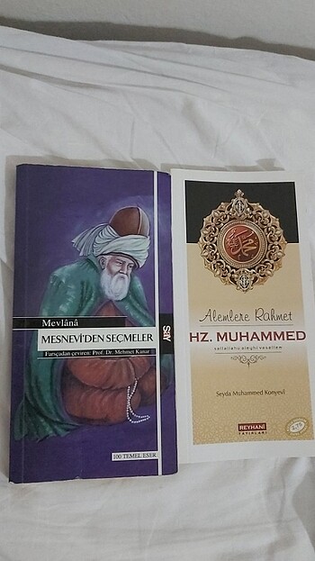 İki adet dini kitap 