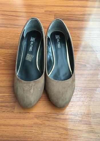 Nakışlı Süet Topuklu Kadın Ayakkabı - Görsel 2