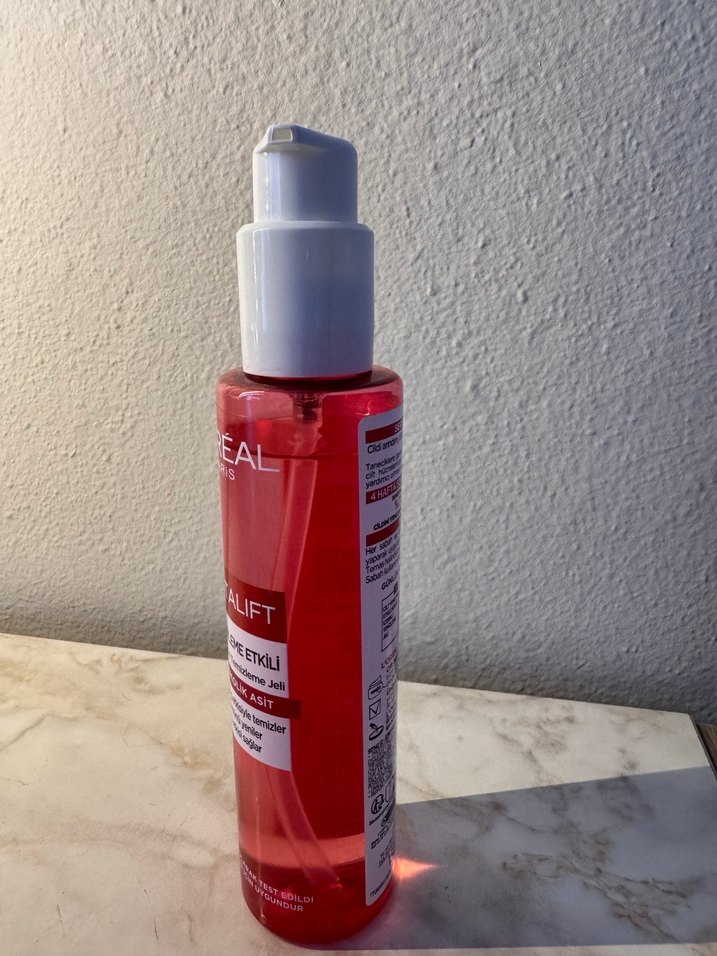 L'Oréal Revitalift Canlandırıcı Yüz Yıkama Jeli - Görsel 3