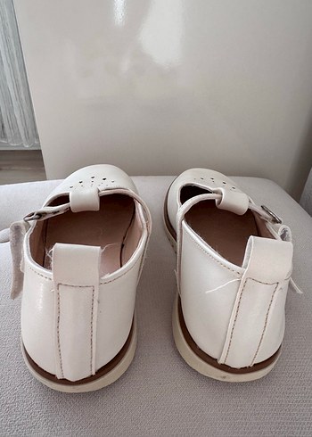 Kız Çocuk Beyaz Tokalı Babet Ayakkabı - Görsel 2
