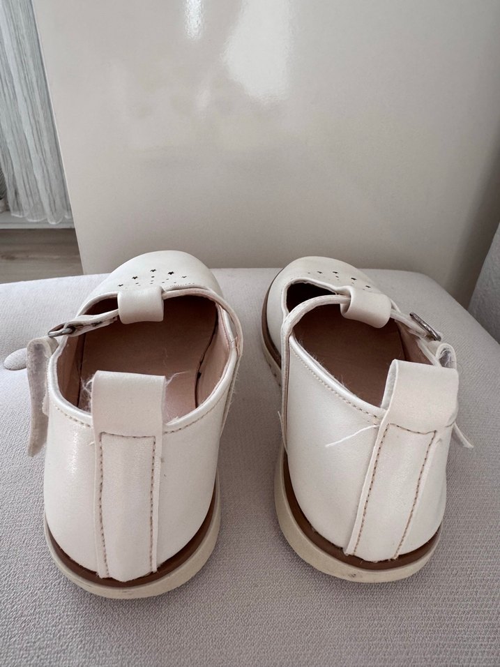 Kız Çocuk Beyaz Tokalı Babet Ayakkabı - Görsel 2