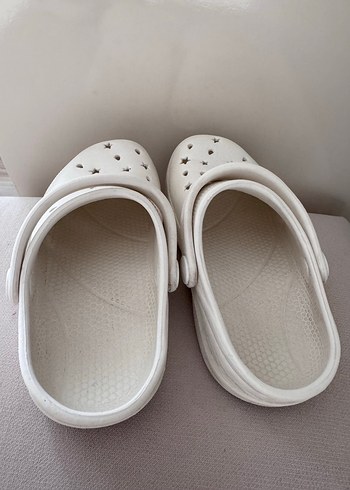 Kız Çocuk Beyaz Delikli Terlik - Görsel 2