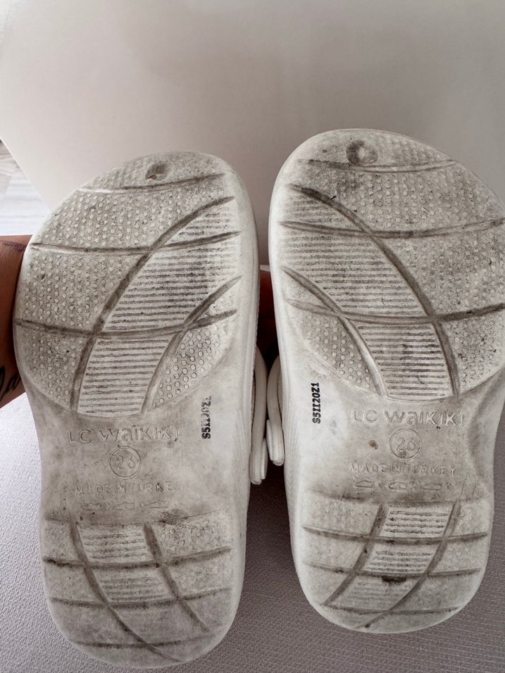 Kız Çocuk Beyaz Delikli Terlik - Görsel 3