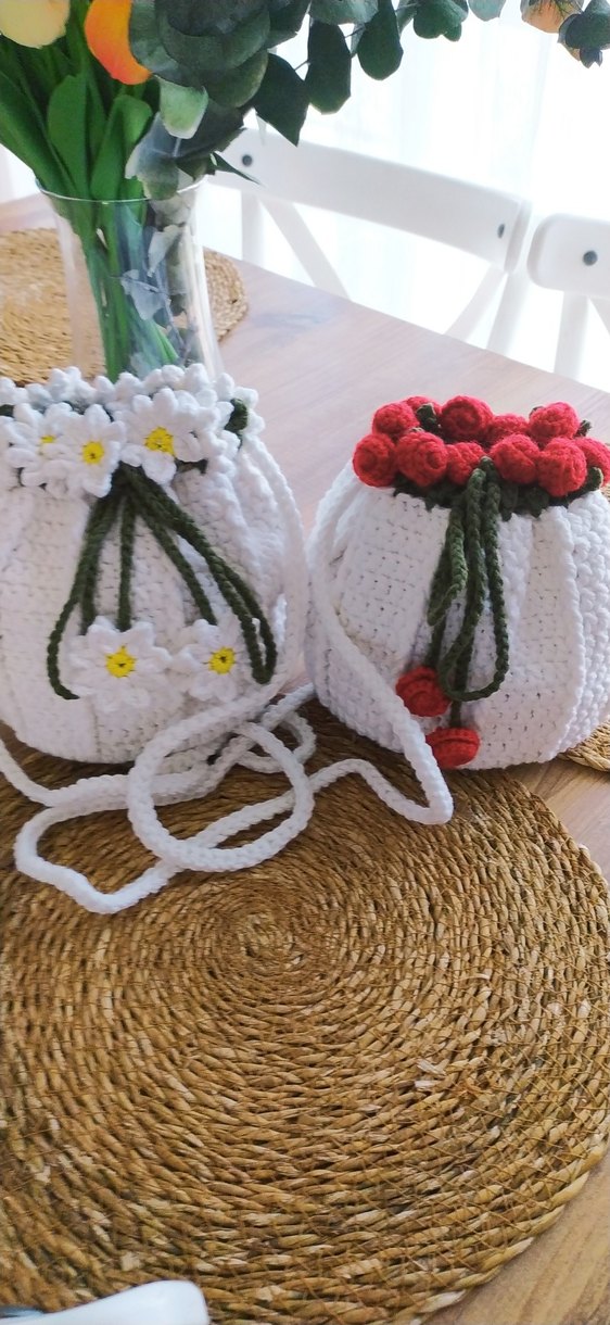 Çiçek Desenli Beyaz canta - Görsel 4