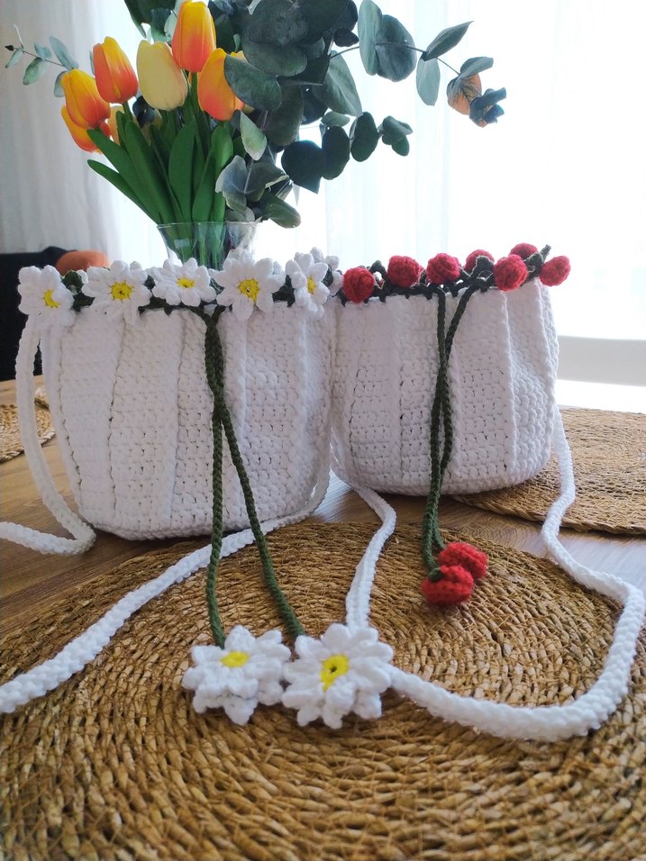 Çiçek Desenli Beyaz canta - Görsel 3