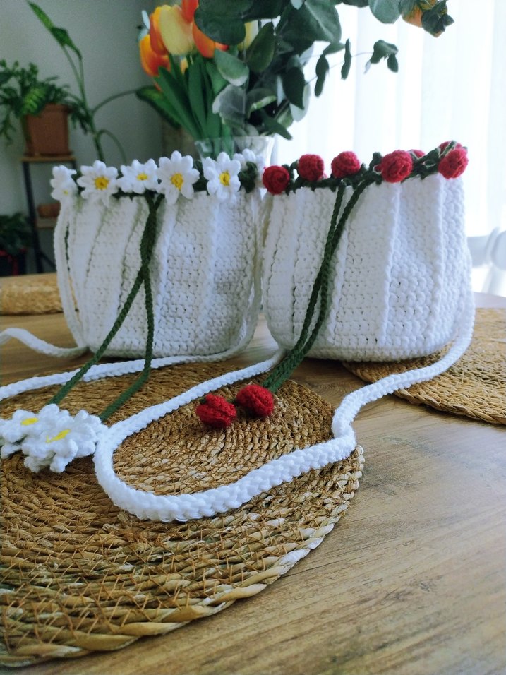 Çiçek Desenli Beyaz canta - Görsel 2