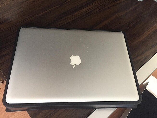 Apple Macbook pro 17 inc