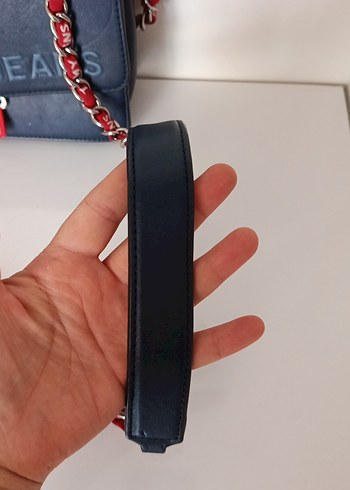 Tommy Jeans Zincir Detaylı Lacivert Deri Çanta - Görsel 3