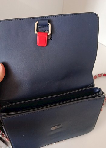 Tommy Jeans Zincir Detaylı Lacivert Deri Çanta - Görsel 5