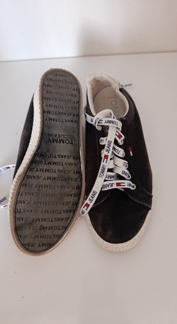 Siyah Nakışlı Kadın Spor Ayakkabı - Görsel 2