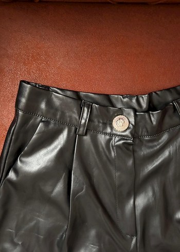 Siyah Deri Mini Şort - Görsel 2