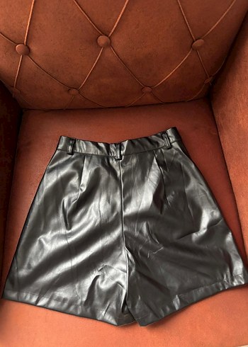 Siyah Deri Mini Şort - Görsel 3