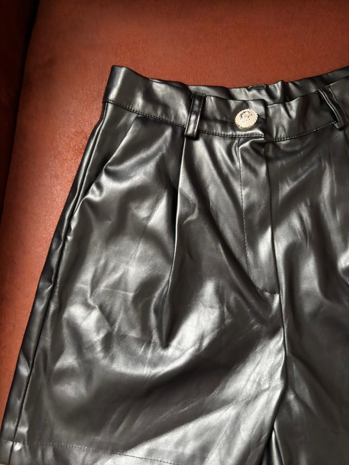 Siyah Deri Mini Şort - Görsel 4