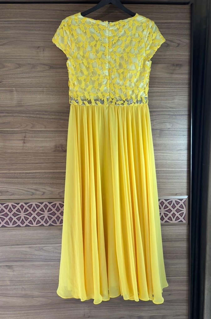 Sarı Nakışlı Kemerli Uzun Abiye Elbise - Görsel 4