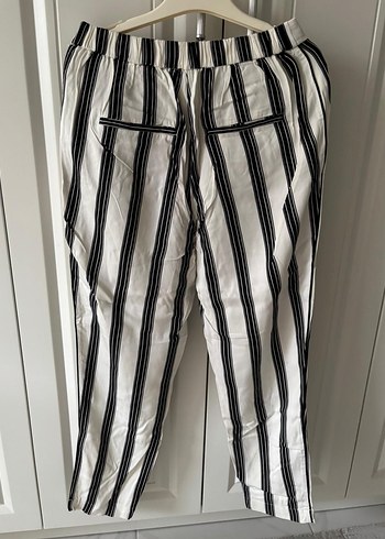 Beyaz Gri Çizgili Pilili Rahat Kadın Pantolon - Görsel 2