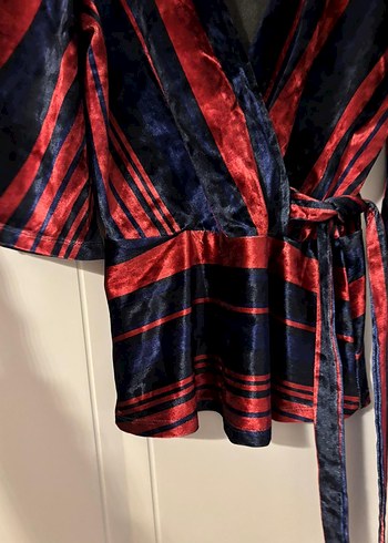 Bordo Kadın Kemerli V Yaka Bluz - Görsel 3