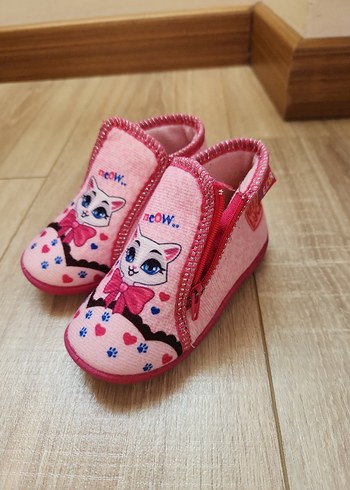 Kız Çocuk Pembe Nakışlı Sıcak Ev Terliği - Görsel 2