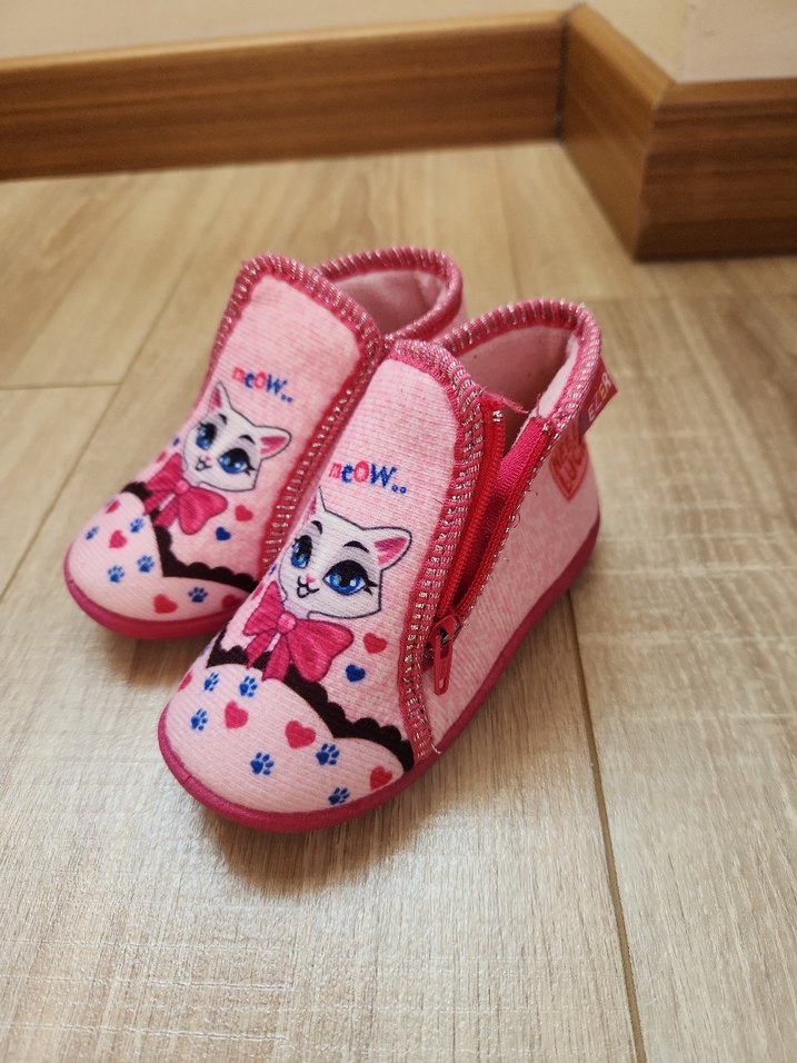 Kız Çocuk Pembe Nakışlı Sıcak Ev Terliği - Görsel 2