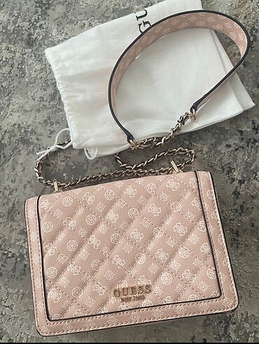 Guess Zincir Askılı Çanta