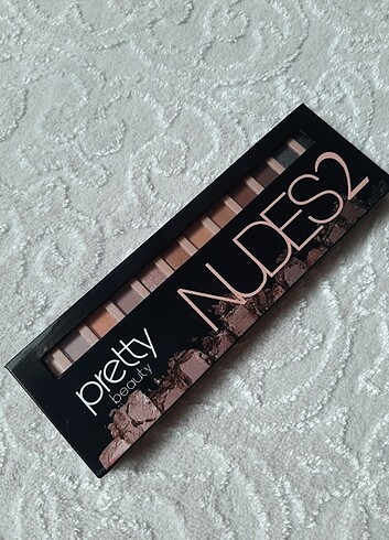 Pretty Nudes Far Paleti