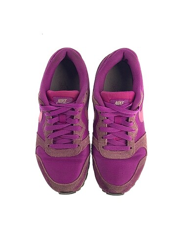 Nike Spor Ayakkabı %70 İndirimli.