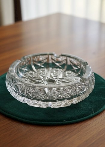 Soyut Desenli Parlak Beyaz  kesme Küllük - Görsel 2