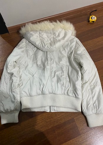 Kürk Detaylı Beyaz Kapüşonlu Kışlık Kadın Mont - Görsel 2