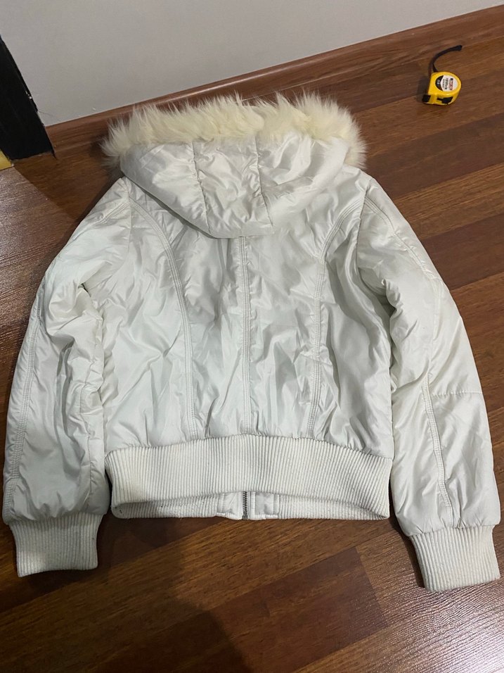 Kürk Detaylı Beyaz Kapüşonlu Kışlık Kadın Mont - Görsel 2