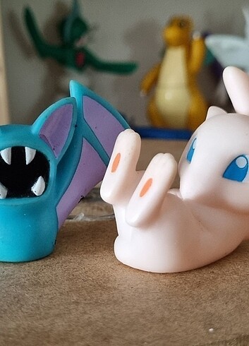 Beden POKETOPU VE MEW FİGÜRÜ