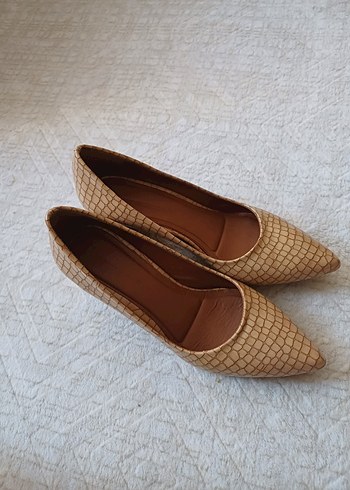 Bej Yılan Desenli Blok Topuklu Kadın Stiletto