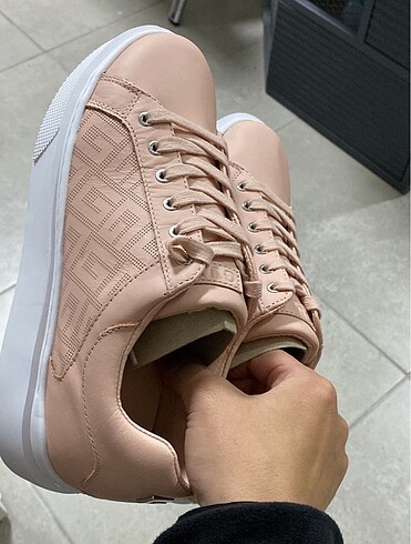 Guess sneaker