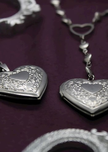 Gri İşlemeli Zincir Detaylı Gotik Kalp Kolye - Görsel 2