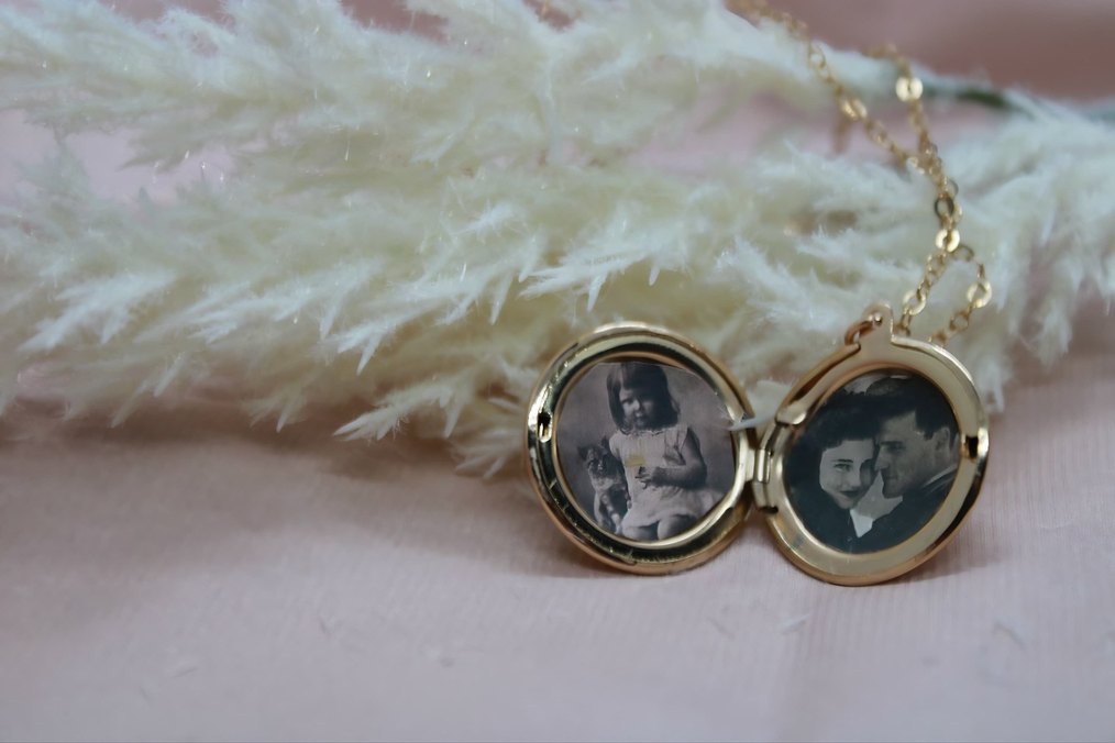 Uzun Zincir Detaylı Beyaz Kadın Kolye - Görsel 2