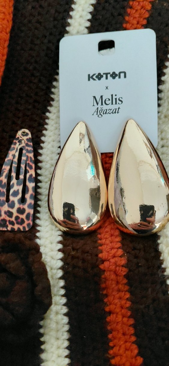 Koton/Melis Ağazat Altın Rengi Büyük Küpe - Görsel 2