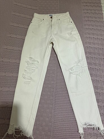 bershka yırtık the mom jean