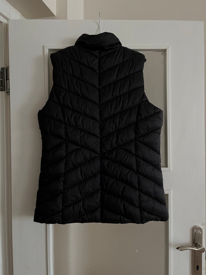 Siyah Fermuarlı Kadın Yelek - Görsel 3