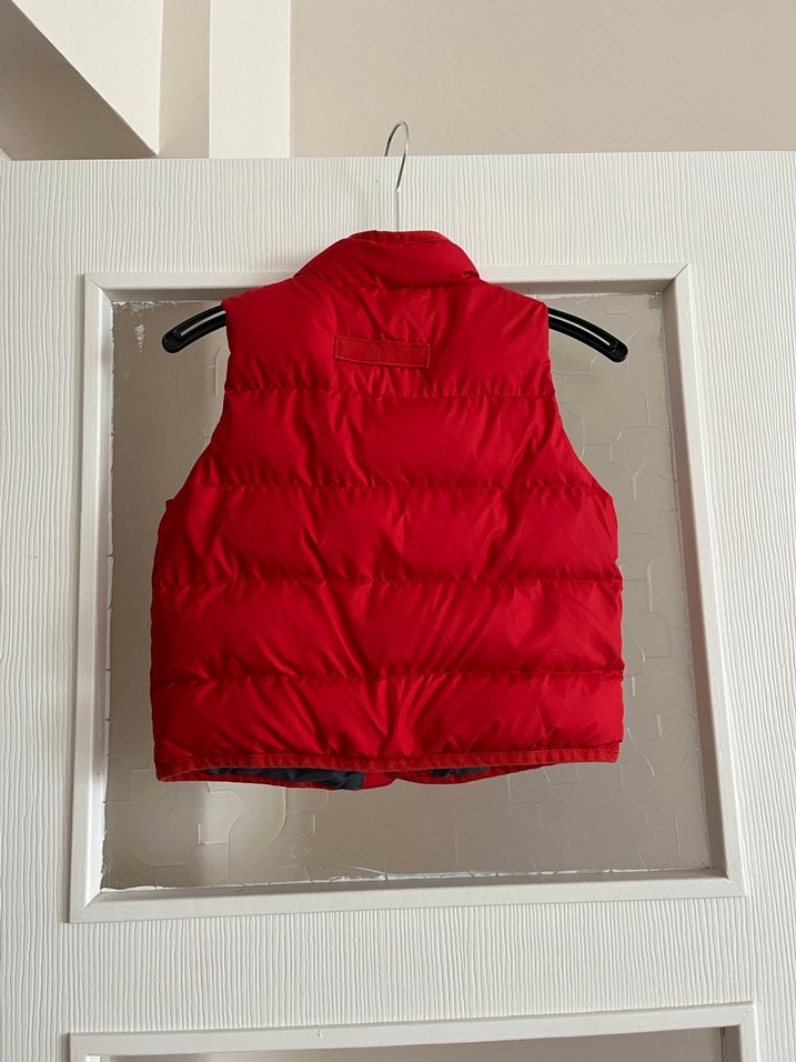 Erkek Çocuk Kırmızı Düğmeli Yelek - Görsel 4