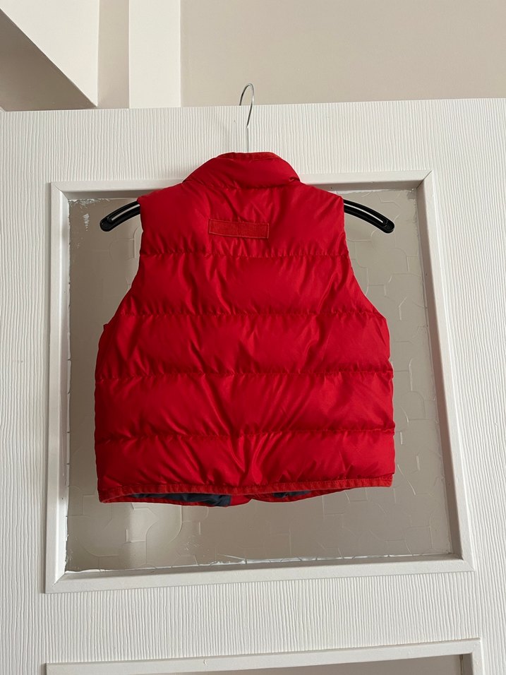 Erkek Çocuk Kırmızı Düğmeli Yelek - Görsel 5