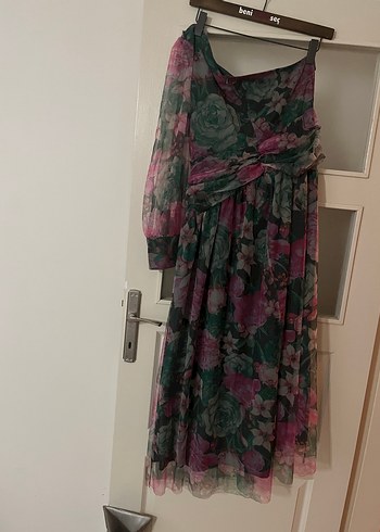 Tek omuz çiçekli elbise - Görsel 6