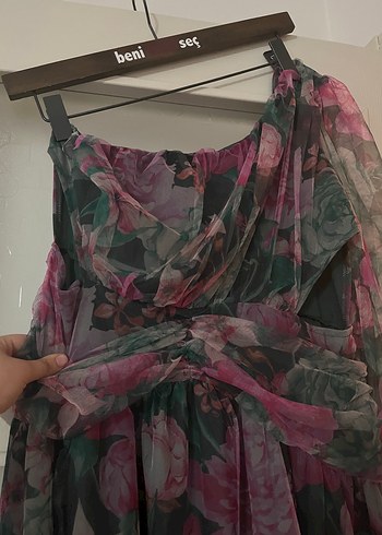 Tek omuz çiçekli elbise - Görsel 3