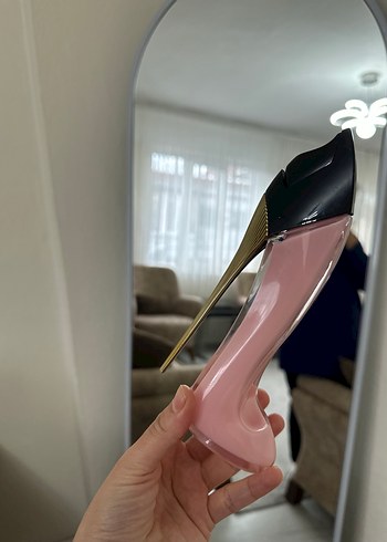 Kadınlar için topuklu ayakkabı şişesinde parfüm