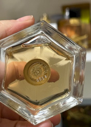 Gucci Flora Kadın Parfümü 50 ml - Görsel 2