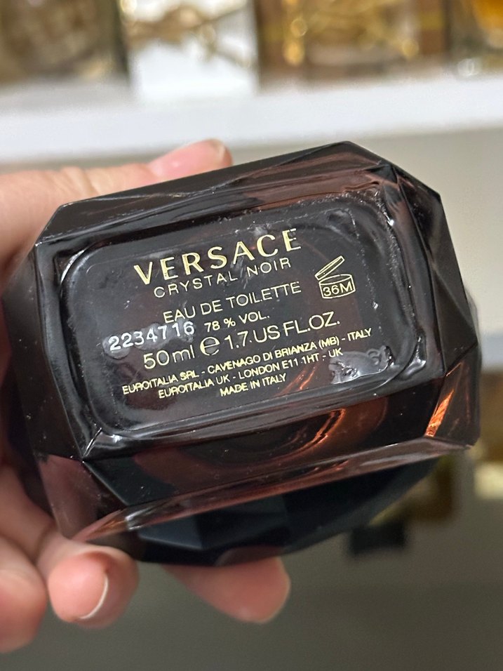 Versace Crystal Noir Kadın Parfümü 50 ml - Görsel 2