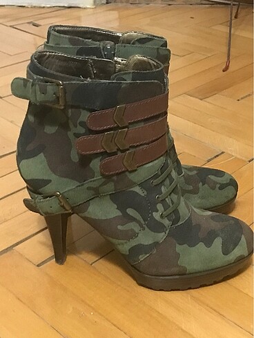 Nine West Kamuflaj desenli bot