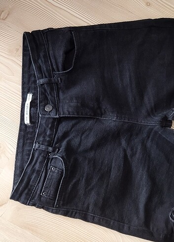 29 Beden siyah Renk Kısa pantolon